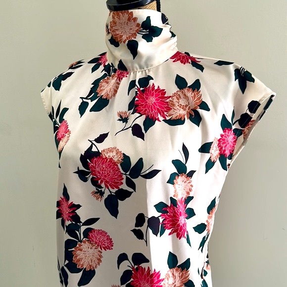 ANN TAYLOR FACTORY || Floral Mock-Neck Top. Sz. XS - Picture 3 of 9